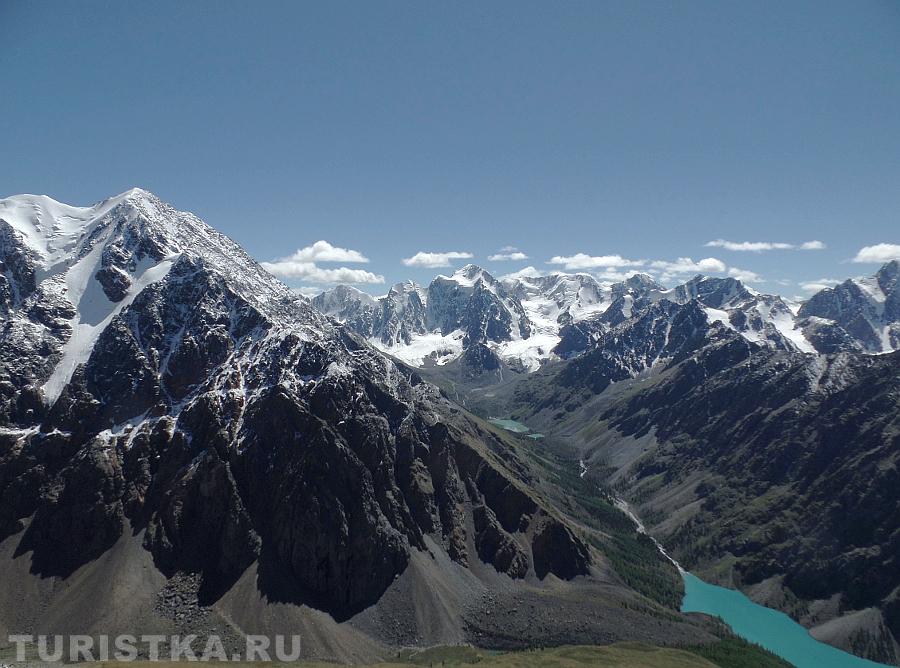Вид на Шавлинские озера и горы Сказка, Мечта, Красавица с вершины Пирамиды