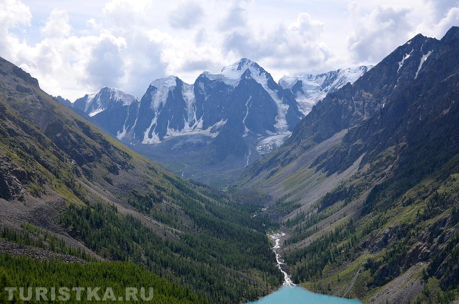 Вид на горы Сказка, Мечта, Красавица с подъема на Пирамиду