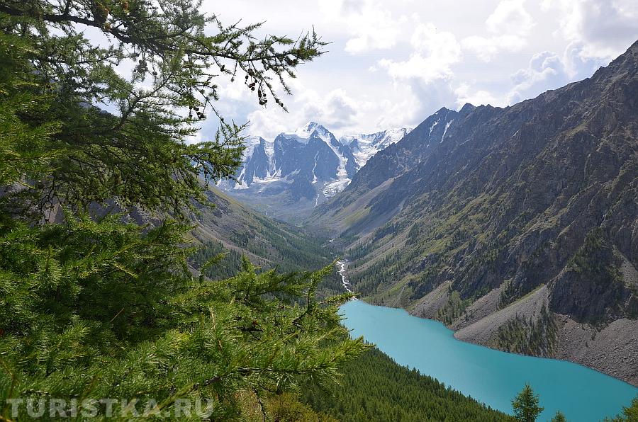 Вид на Шавлинские озера и горы Сказка, Мечта, Красавица с подъема на Пирамиду