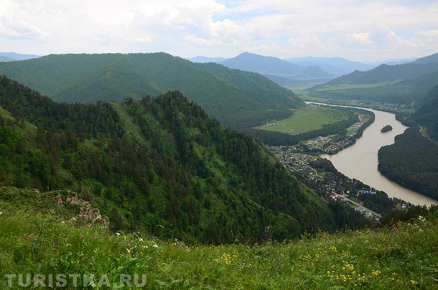 Вид на Катунь и село Узнезя