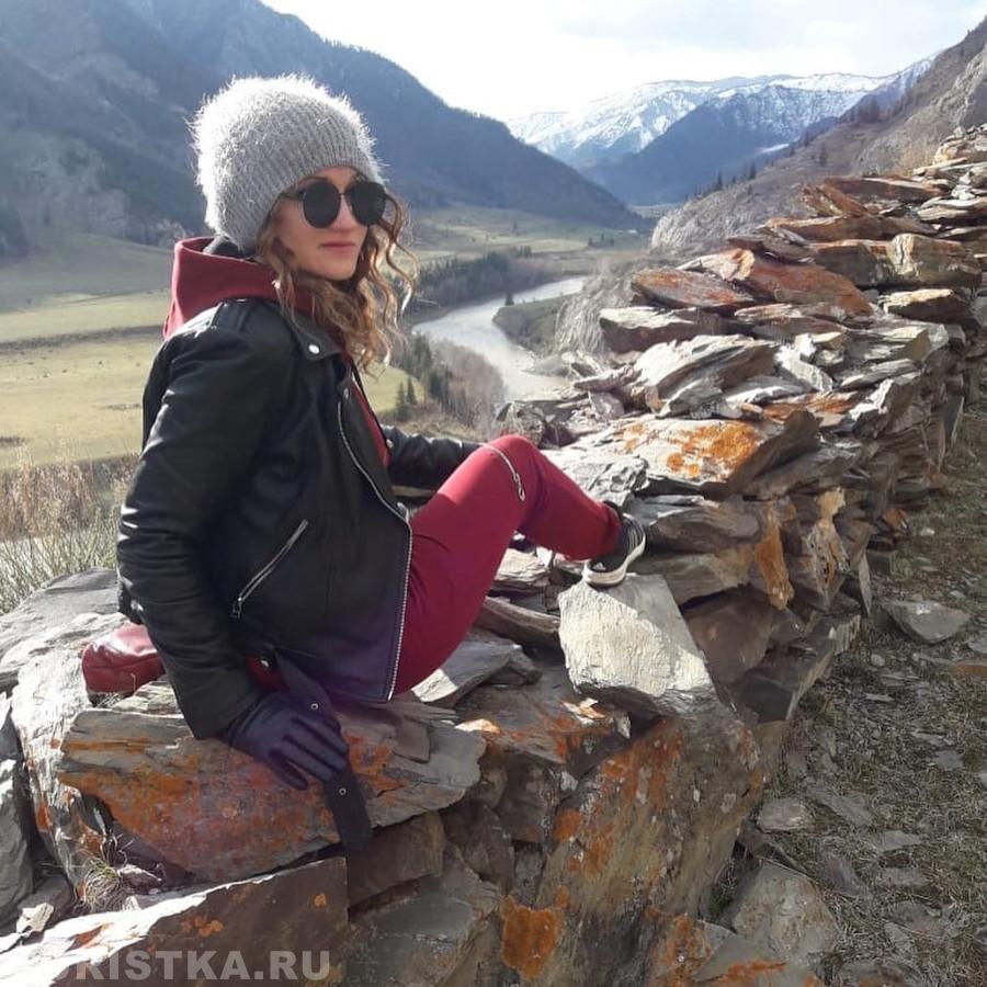 1. "Так сразу и не скажешь, но я сижу на обочине первого Чуйского тракта" Чуйский тракт