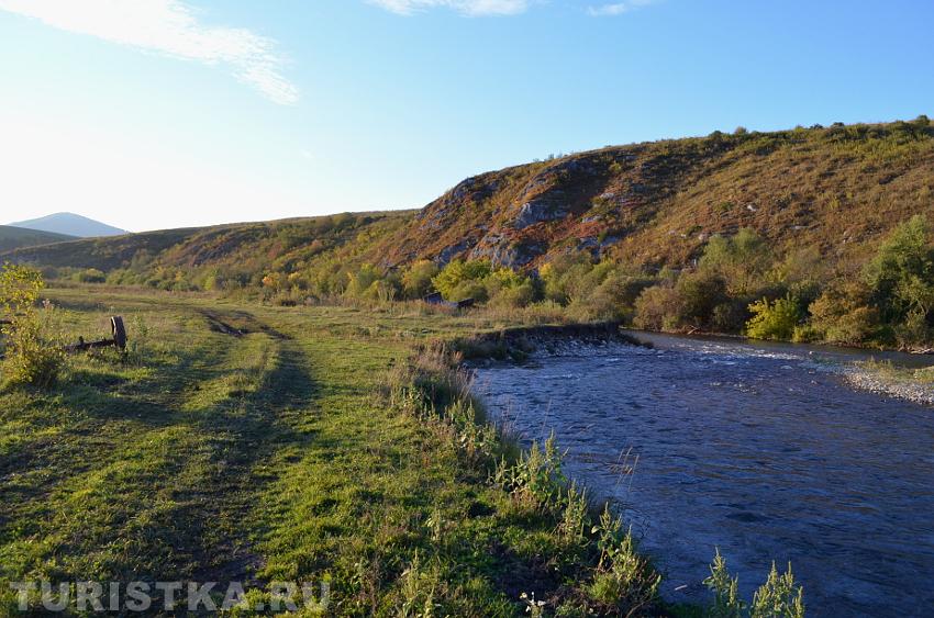 Река вечером