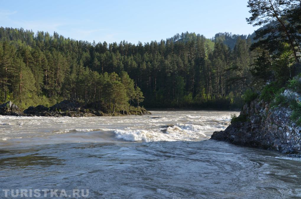 Манжерокские пороги рядом с Памятником инструкторам по рафтингу