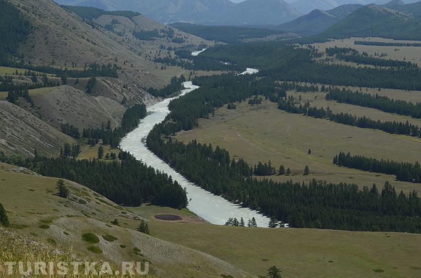 Вид на реку и степь Самаха с перевала Верблюжья шея