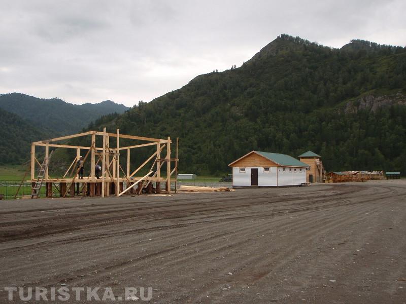 Строящаяся сцена на туркомплексе Рублевка