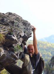 Алтай : Фотоконкурс : Смехотурики 2025 : На Алтае свой особенный паркур Козья тропа в Чемале