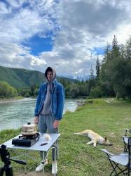 Алтай : Фотоконкурс : Смехотурики 2025 : Дорогой, а мне точно не станет плохо после твоих кулинарных шедевров?..- Нет, что ты…  Кош-Агачский район