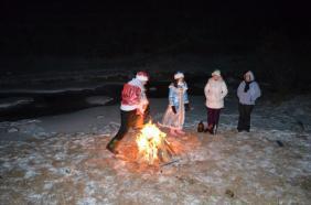 Алтай : Фотоконкурс : Смехотурики 2025 : Сибирский Дед Мороз настолько суров, что не боится любых конкурсов;  берег Катуни у с. Узнезя