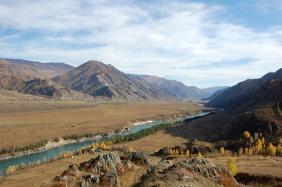 Фотоконкурс Золототая осень на Алтае 2018. вид на Чемальский тракт, реку Катунь и село Куюс.