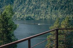 Горный Алтай : Базы на Телецком озере : База отдыха Урочище Актра : Вид на Телецкое озеро