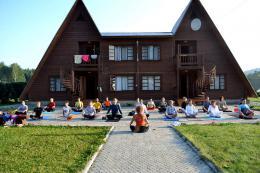 Горный Алтай : Фестиваль аюрведы : Занятия йогой