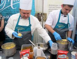 АлтайТур. АлтайКурорт : Приготовление мороженого на жидком азоте