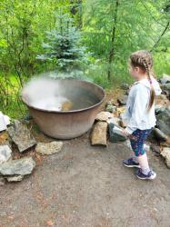 Щас картошечки, лучок -  и супчик готов. Сад Пионов.