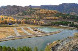 Горный Алтай : Золотая осень на Алтае : Вид на долину Чемальского водохранилища