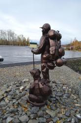 Горный Алтай : Золотая осень на Алтае : Памятник Туристу