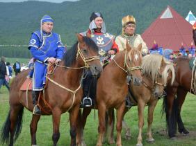 Всадники готовятся играть в кок-бору