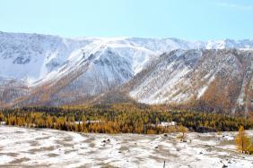 Фотоконкурс Золототая осень на Алтае 2018.  Заснеженные склоны перед с. Чаган-Узун