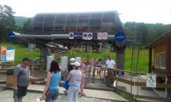 Горный Алтай : Кресельный подъемник в Манжероке  : Нижняя станция подъемника