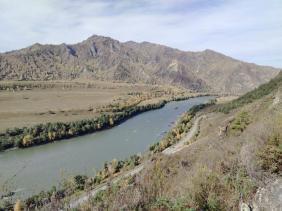 Алтай. Осенний Чемальский район, река Катунь