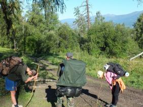 Ну где ещё так отдохнуть?, На тропе к Аккемскому озеру Август 2013г.