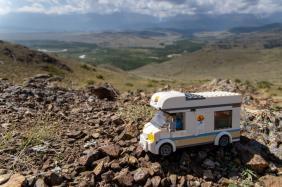 1. Игрушки тоже хотят на Алтай.  (Между с. Акташ и с. Курай)