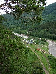 Горный Алтай : Фестиваль Песчаная-2011 : Вид на поляну со скалы