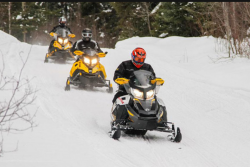 Гонки на снегоходах