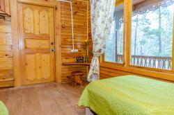 Отдых на Алтае : Базы вдоль Катуни :  Туркомплекс «Таежник»» : Номер I категории проживания, одноэтажный деревянный коттедж