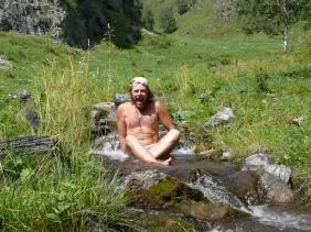 Как горячо в алтайских речках! Долина Духов за водопадом Чечкыш.