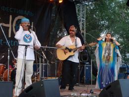 Горный Алтай Талда : Фестиваль ВОТЭТНО - 2012 : Болот Байрышев, Альберт Кувезин (ЯТ-ХА), Юлияна Кривошапкина