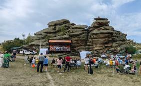 Фестиваль Звенигора 2025 на Алтае на озере Саввушки