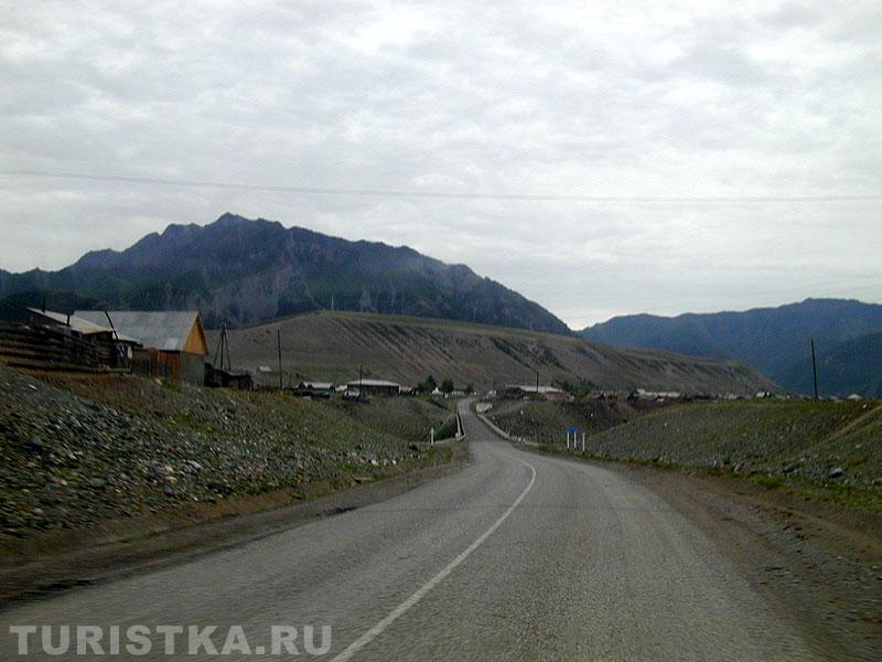 Въезд в село Иня со стороны Онгудая
