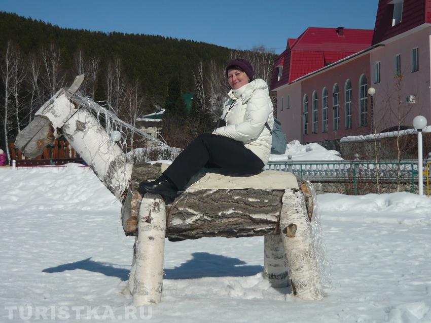 Сяду я верхом на коня, по курорту ты неси меня...