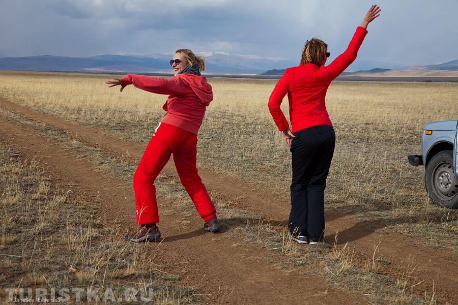   "Отправляйся в путь только в компании людей одного с тобою безумия"