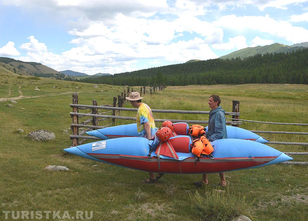 "Катамаран - это такое четырехногое транспортное средство."