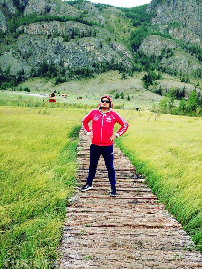 "Надо поле притоптать... АТЬ...!"