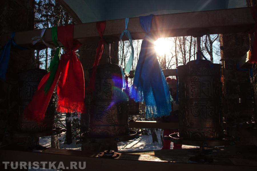 Барабаны у Скульптуры Будды медицины