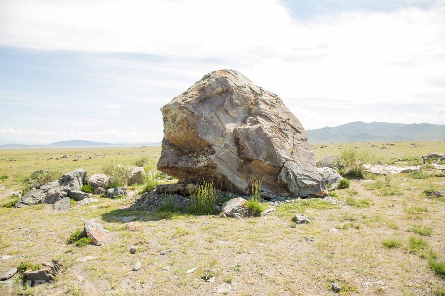 Тархатинский мегалитический комплекс