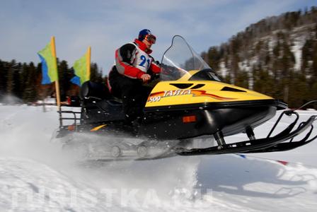 Гонки на снегоходах
