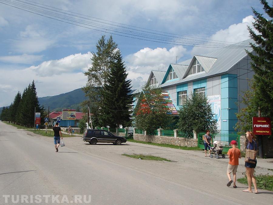 Гостиница Уймонская долина на главной улице