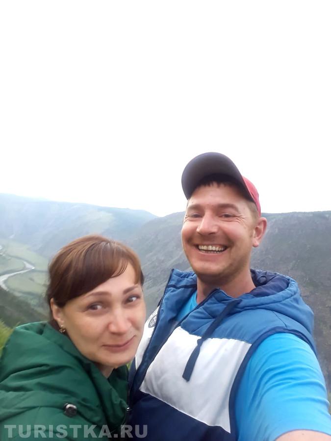 2. "«Я туда спускаться боюсяяя!!!»<br>«Да не бойся, любимая!!! Спустимся по красоте!!! На Адреналинчике!!!» Перевал Кату-Ярык