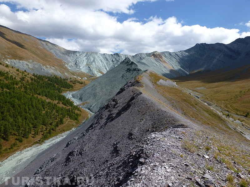 На резделительном гребне в ущелье Ярлу
