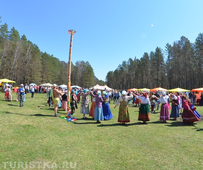 Ярмарочное колесо возле села Чепош