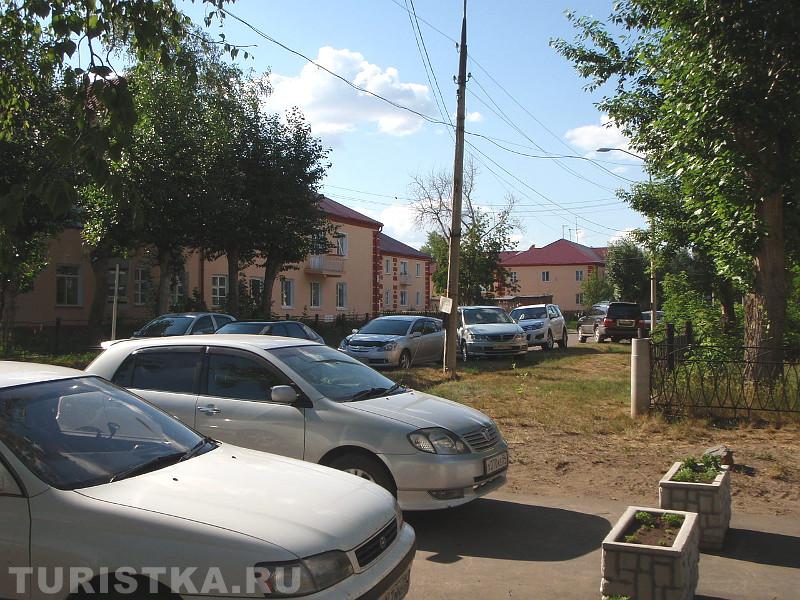 Улица Менделеева, рядом с бульваром