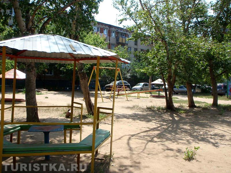 Двор в квартале Б