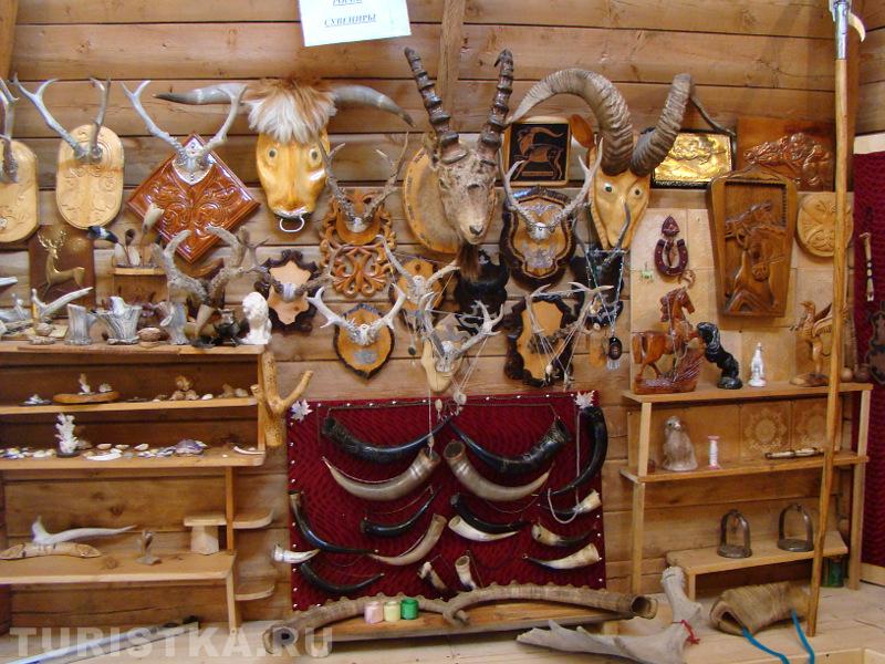 Изделия из рога в музее Оминых