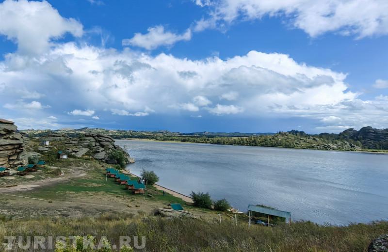 Фестиваль Звенигора 2025 на Алтае на озере Саввушки