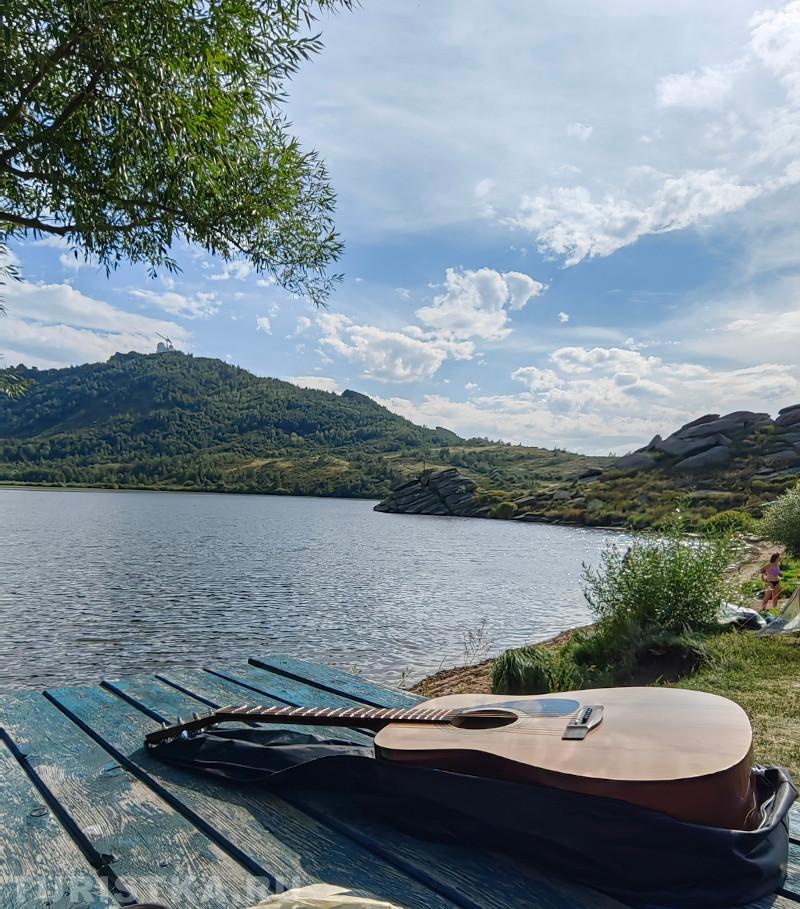 Фестиваль Звенигора 2025 на Алтае на озере Саввушки