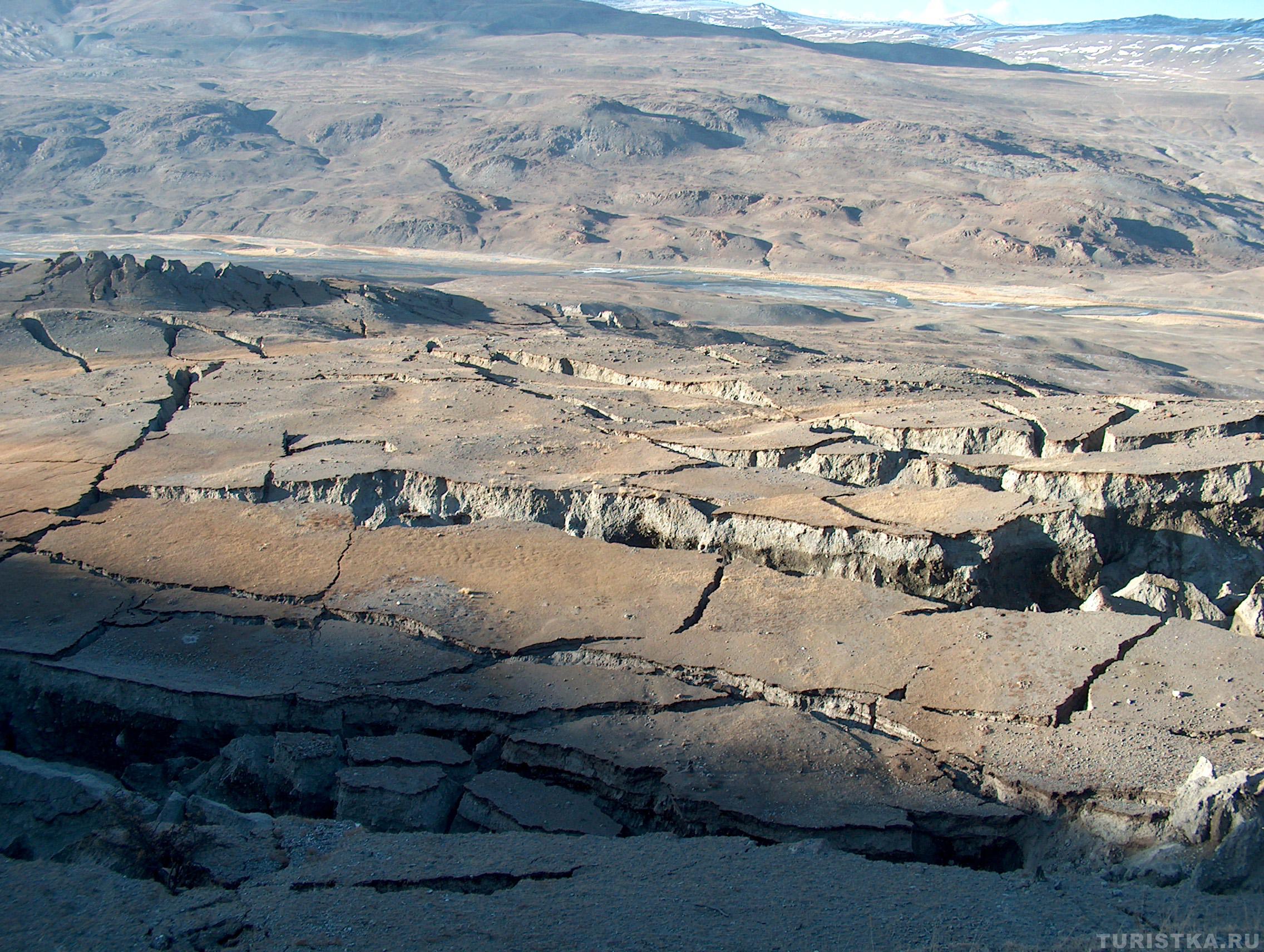 Рядом со старым Бельтиром в 2003 г. сразу после землетрясения