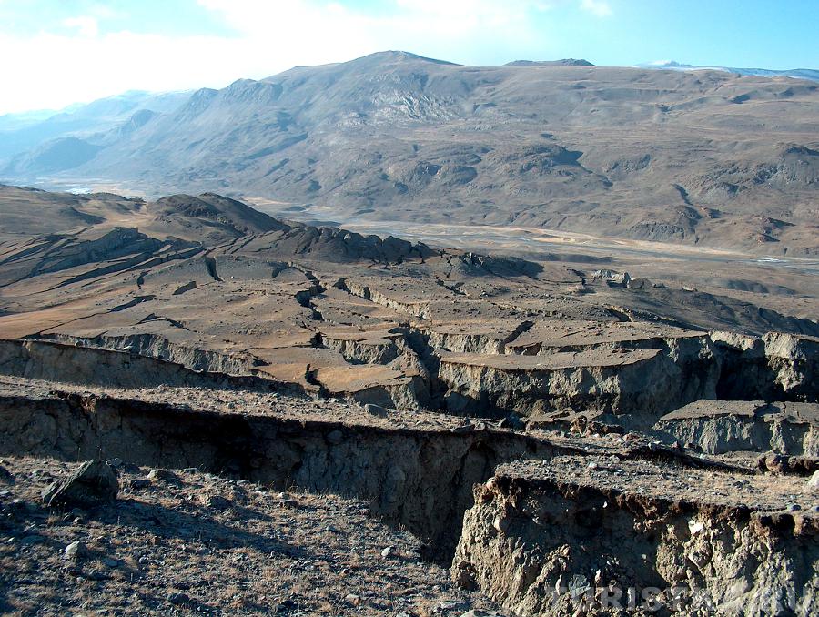 Рядом со старым Бельтиром в 2003 г. сразу после землетрясения